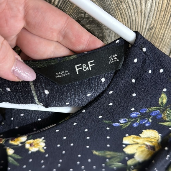 Navy And White Polka Dot Floral Blouse - Picture 4 of 7